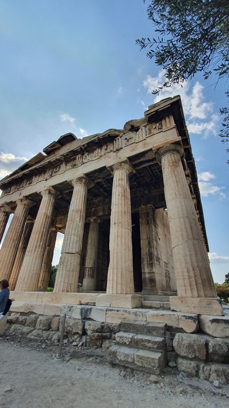 Partenón de Atenas y su Reflejo en el Museo de la Acrópolis